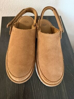 UGG Goldenstar Kids Clog Sz 6 Chestnut Grade-School Comfort Adjustable Strap